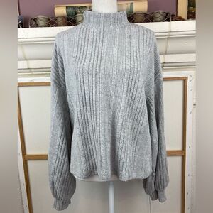Ribbed super soft turtleneck w/ bishop sleeves NWOT❤️🍀🦋oversized